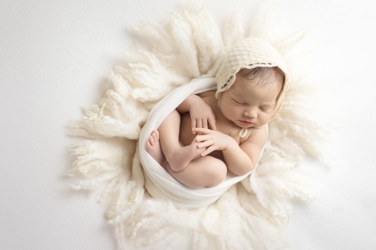 Read more about the article Culver City Newborn Photography {Luxsana’s Newborn Session}