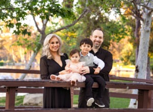 Read more about the article Sibling Burnout: Tips for Stress-Free Family Photos with Toddlers
