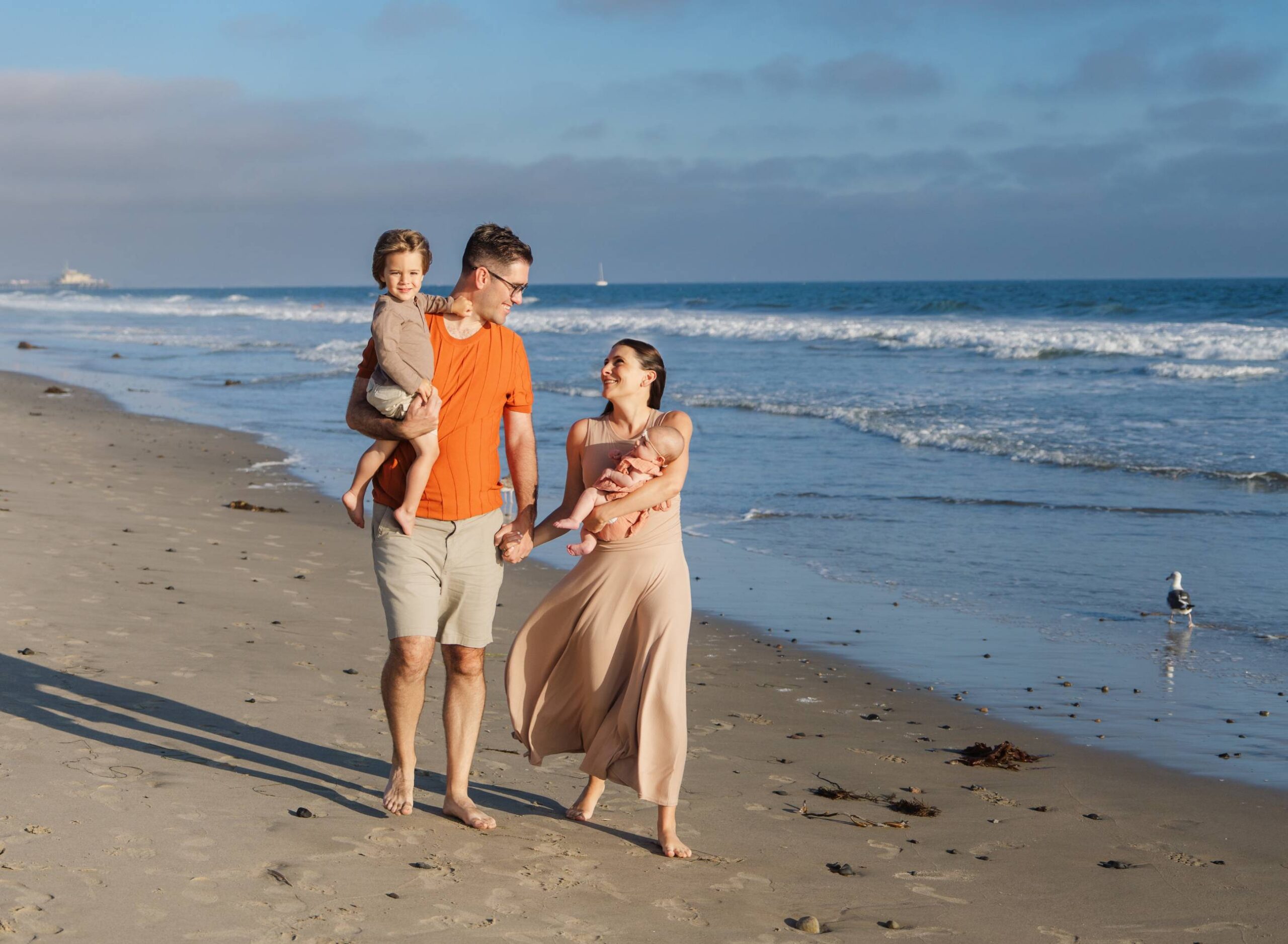 Read more about the article When Should I Book Fall Family Photos for Holiday Cards?