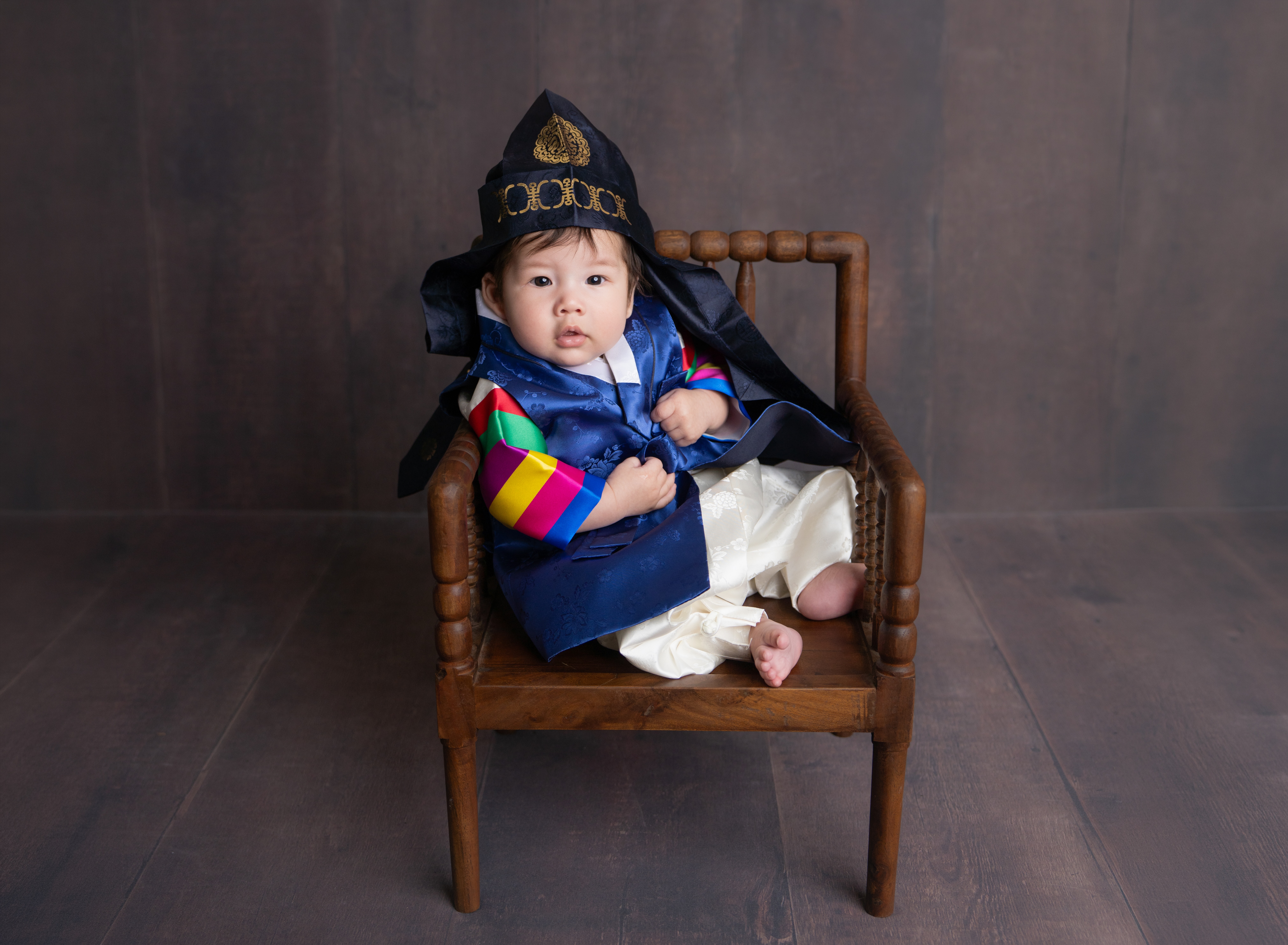 Read more about the article What Is a 100-Day Baby Session, and Why Do Families Celebrate It?